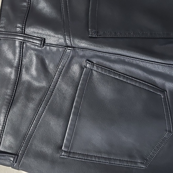 Express Black Faux Leather High Waisted 90's Slim Leg Pants Sz 4 - Picture 8 of 9